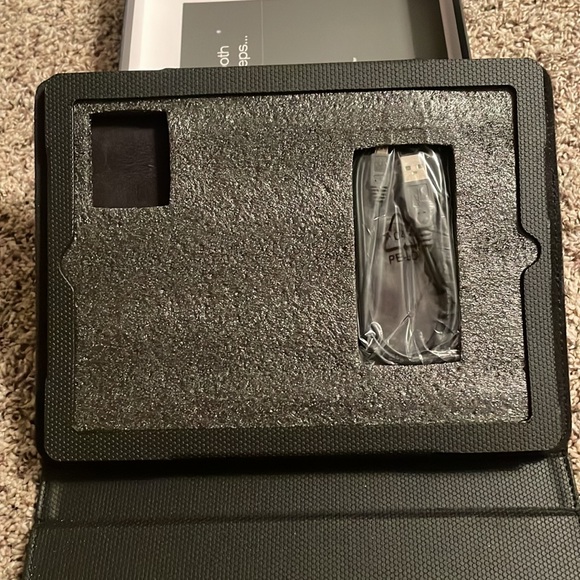 Bluetooth Keyboard - Picture 4 of 9